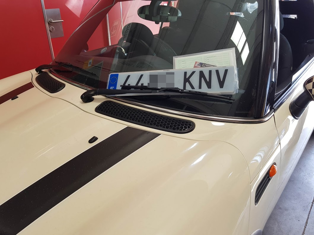 New registration plates and documentation for Mini One Mini One with new number plates
